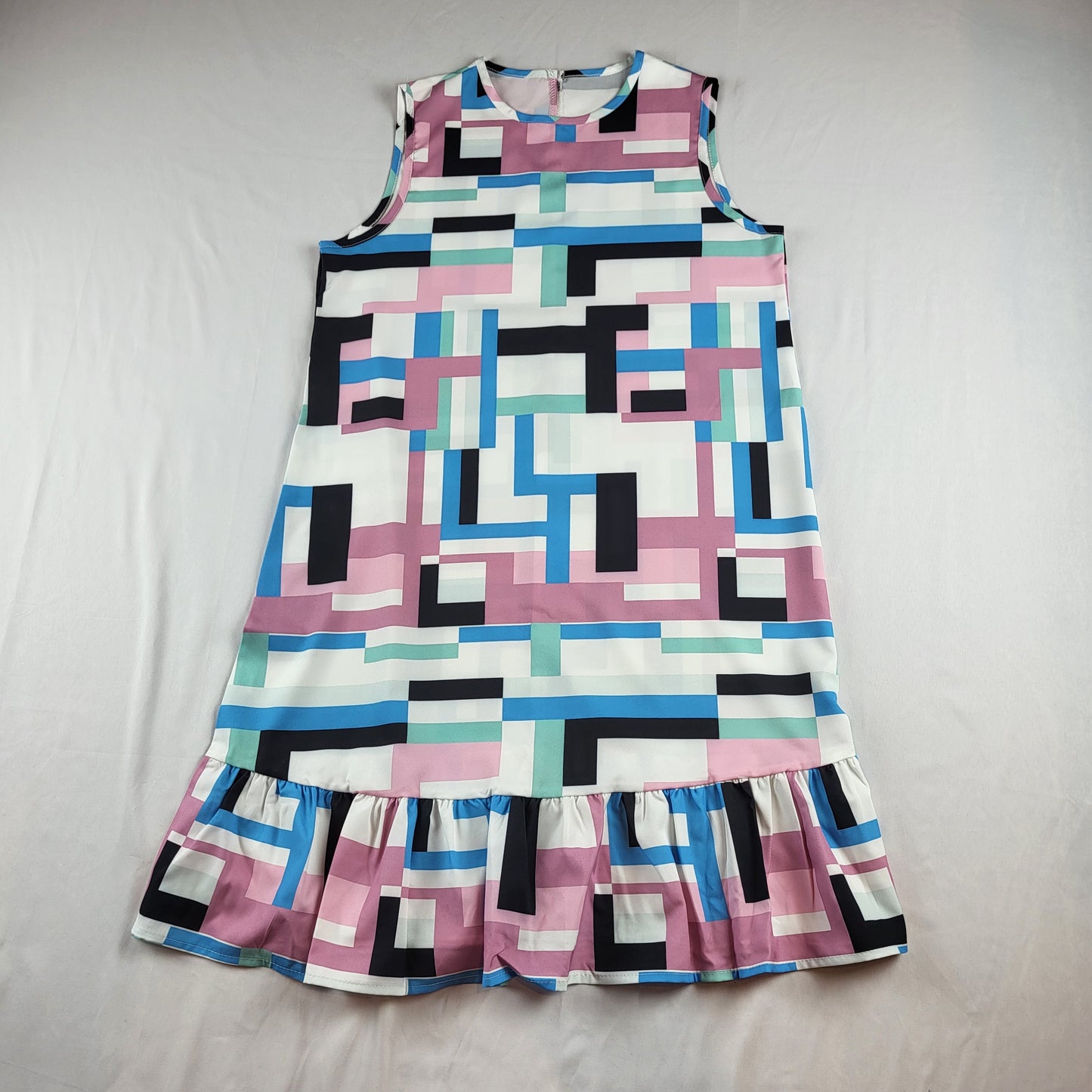 Colorful Geometric Print Dress with Ruffle Hem