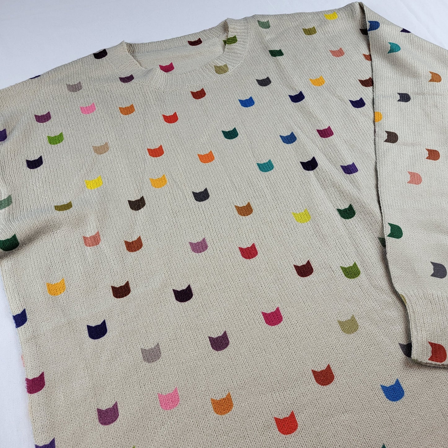 Soft Sweater with Multicolor Cat Prints