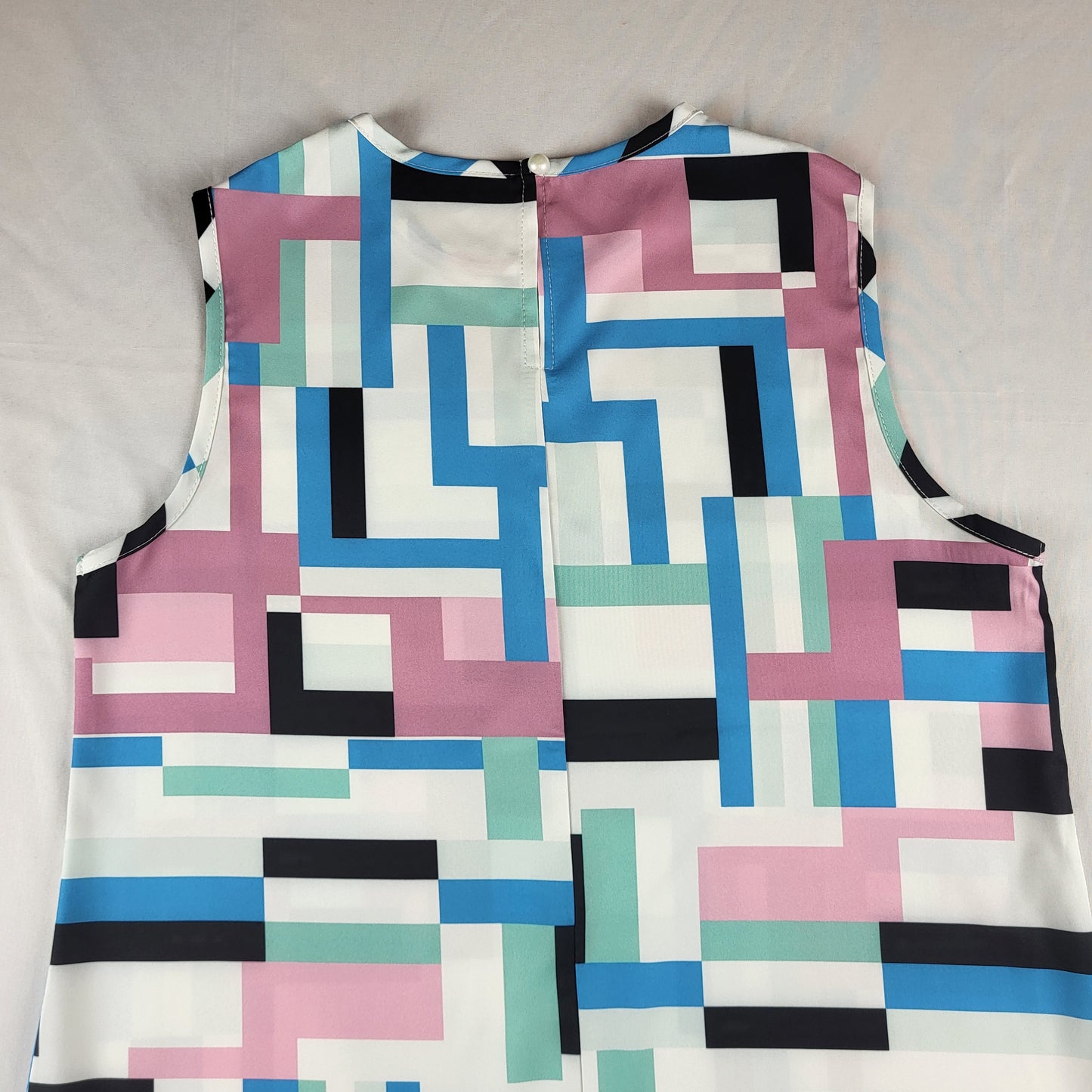 Colorful Geometric Print Dress with Ruffle Hem