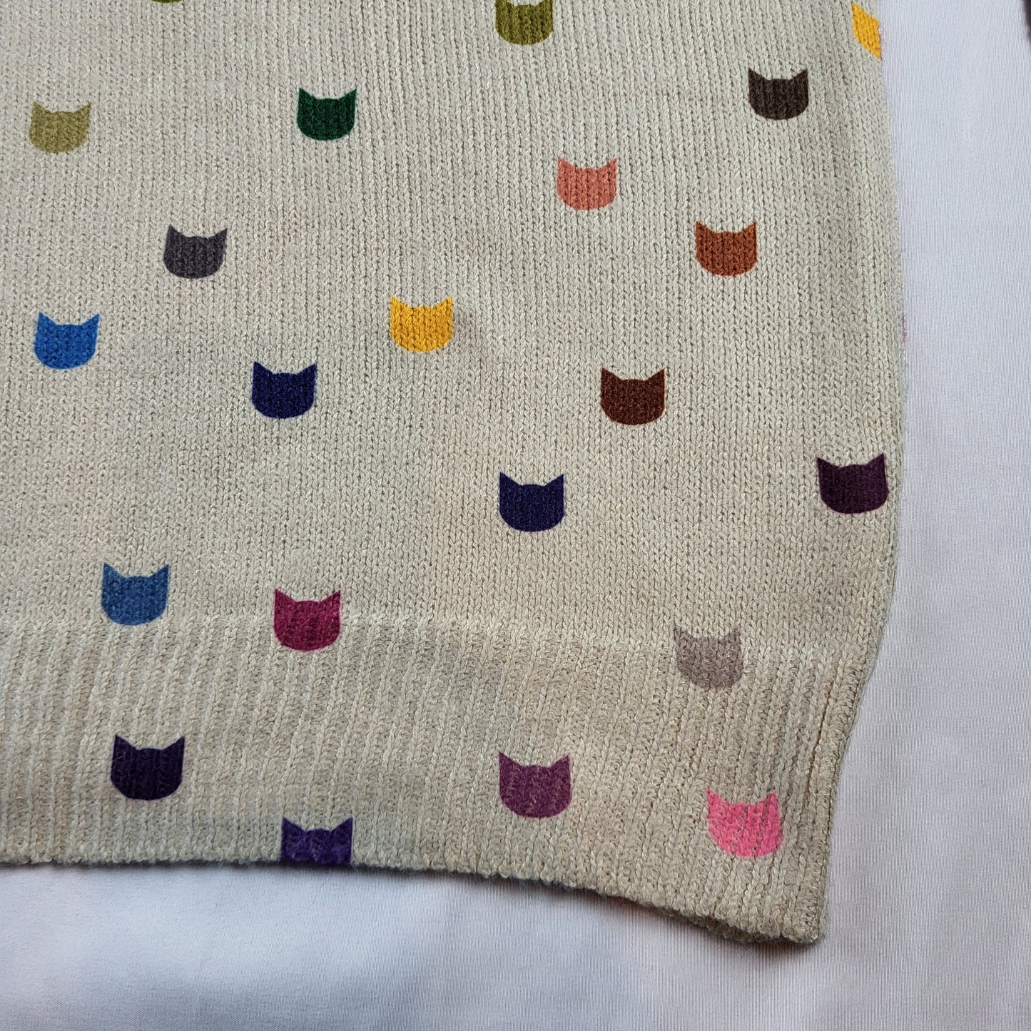 Soft Sweater with Multicolor Cat Prints