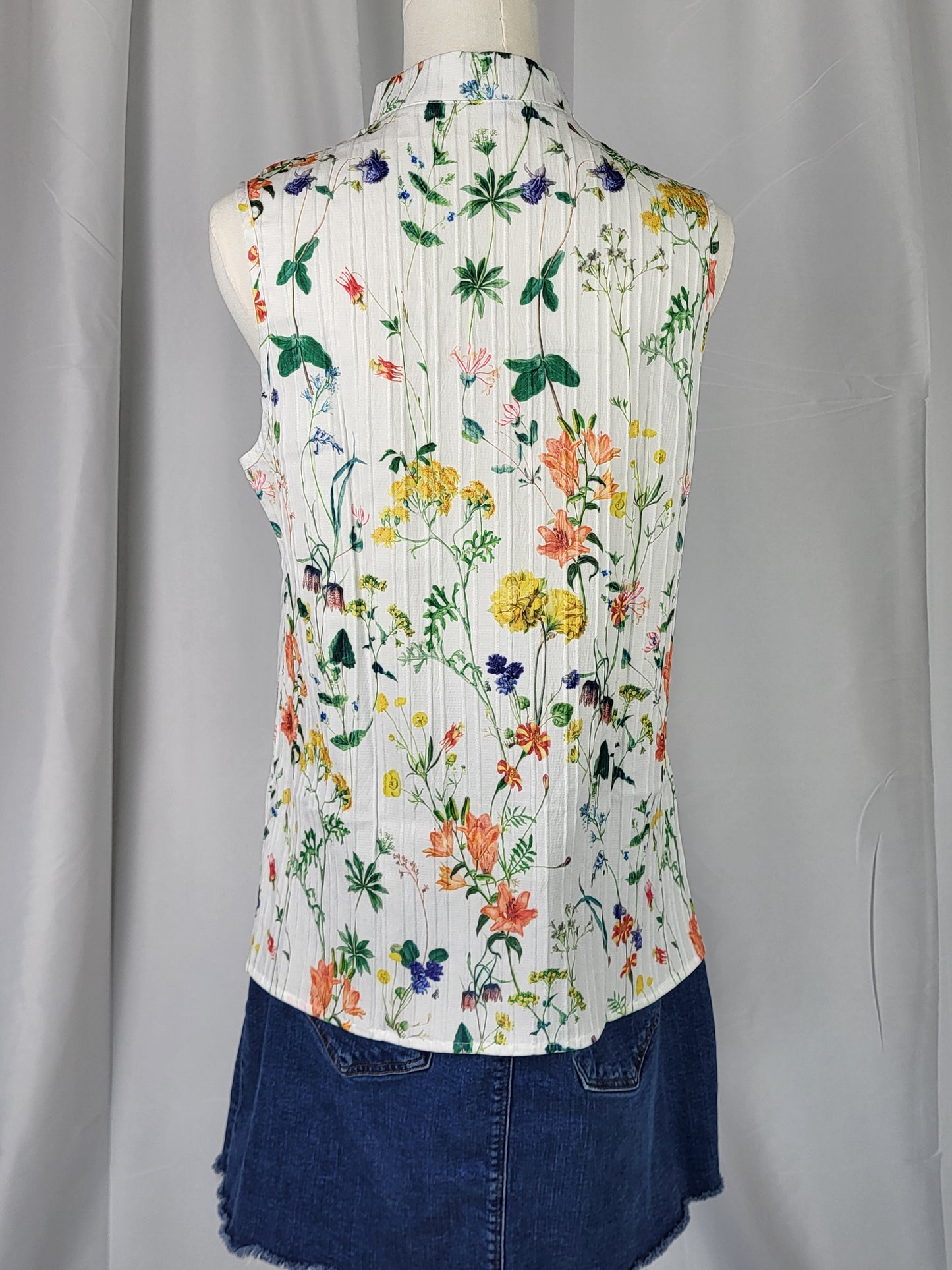 Floral Print Lace Sleeveless V-Neck Blouse [Final Sale]