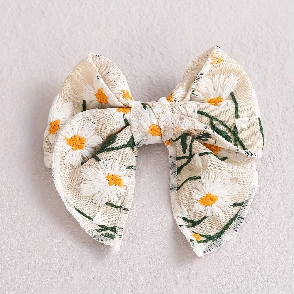 Daisy Embroidered Hair Clip [Final Sale]